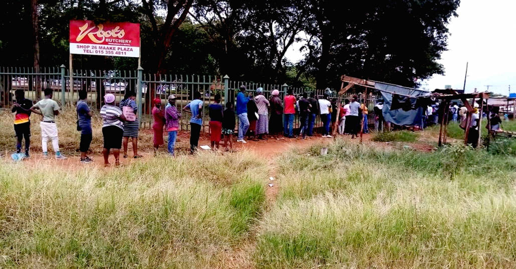 Queue for social grants in Tzaneen